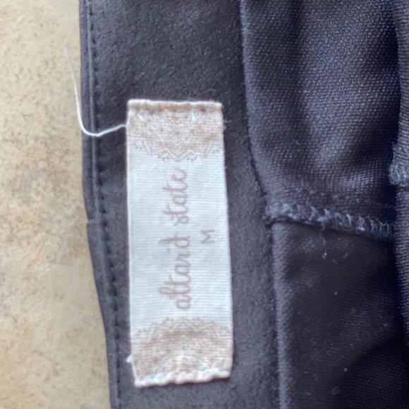 Black scallop edge shorts - Picture 2 of 3